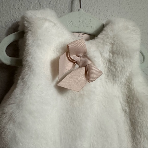 Catherine Malandrino Mini, White Fur Vest with Pink Bow, Winter Wonderland, 3-6 - Picture 4 of 6